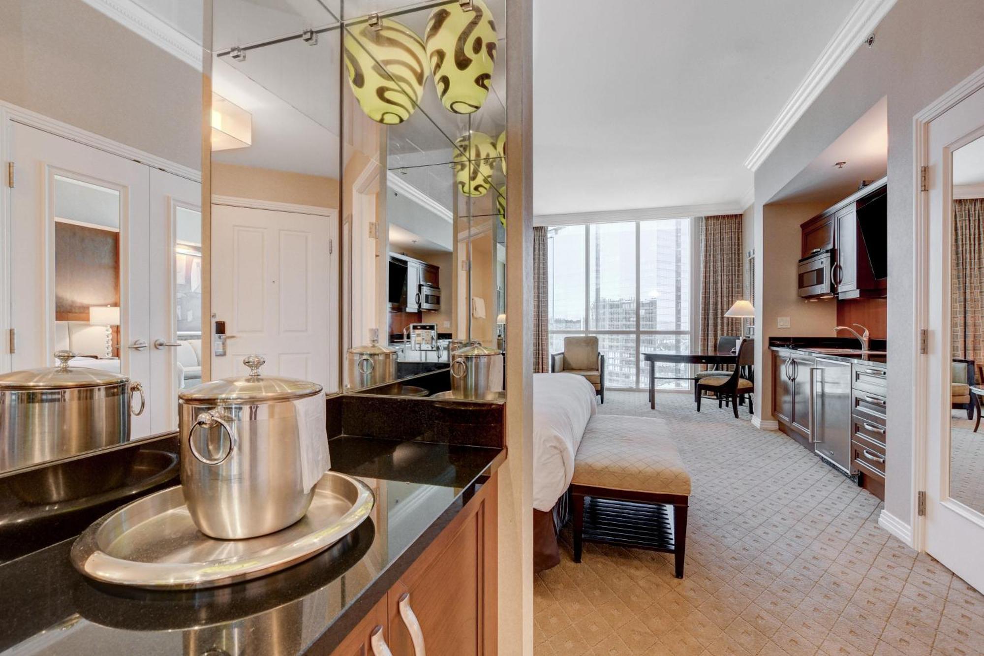 Classic Suite Mgm Signature 25Th Flr Pool View Лас-Вегас Экстерьер фото