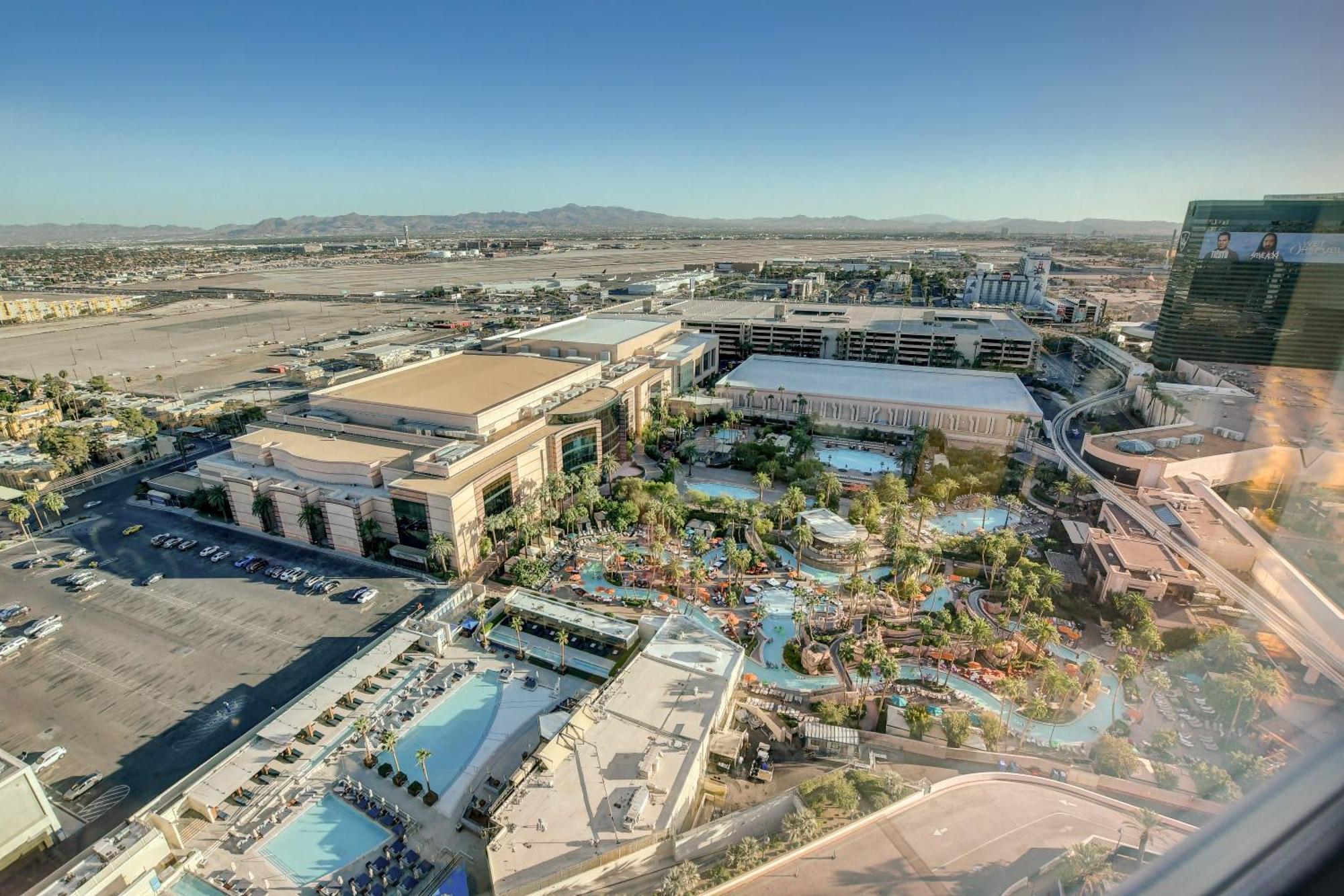Classic Suite Mgm Signature 25Th Flr Pool View Лас-Вегас Экстерьер фото